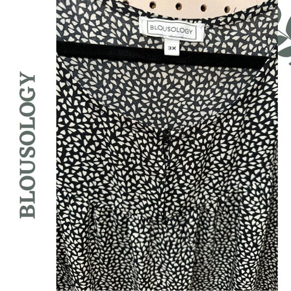 Blousology Black and White Print Women's Top Short Full Gathered Sleeve 3X - Picture 5 of 6